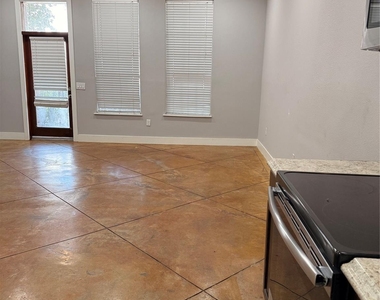 3208 Jackson Street - Photo Thumbnail 5