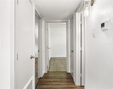 2819 Berry Street - Photo Thumbnail 4