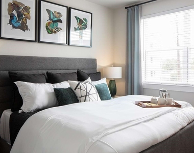 2425 Bell Street - Photo Thumbnail 4