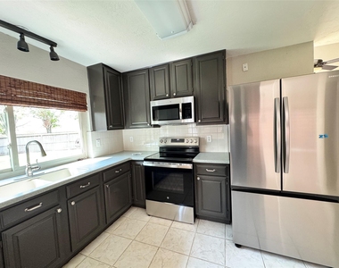3406 Swift Creek Court - Photo Thumbnail 10