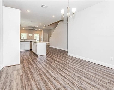 9314 Sundown Drive - Photo Thumbnail 4