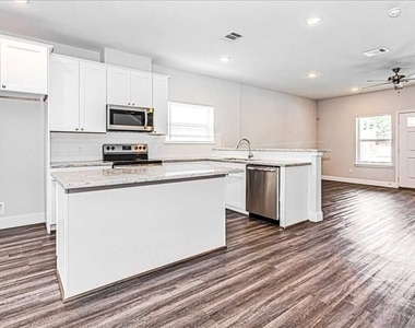 9314 Sundown Drive - Photo Thumbnail 2