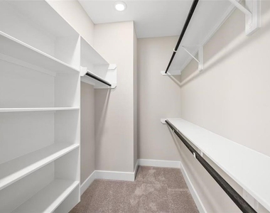 105 W Whitney Street - Photo Thumbnail 4