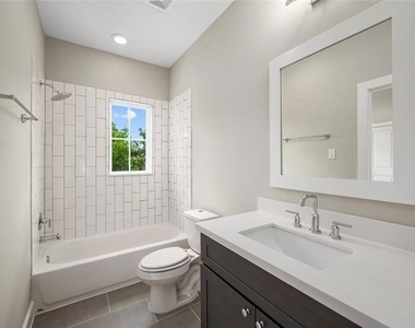 105 W Whitney Street - Photo Thumbnail 3