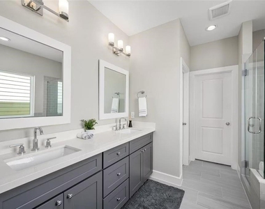105 W Whitney Street - Photo Thumbnail 5