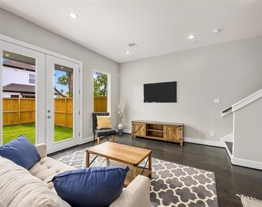 105 W Whitney Street - Photo Thumbnail 6