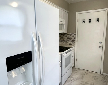 9822 Rumbling Wood Lane - Photo Thumbnail 3