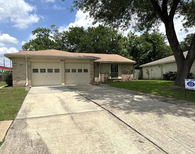 9822 Rumbling Wood Lane - Photo Thumbnail 12