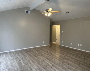9822 Rumbling Wood Lane - Photo Thumbnail 5