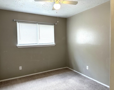 9822 Rumbling Wood Lane - Photo Thumbnail 8