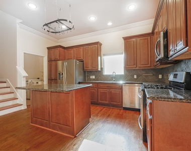 2540 Prospect Street - Photo Thumbnail 9