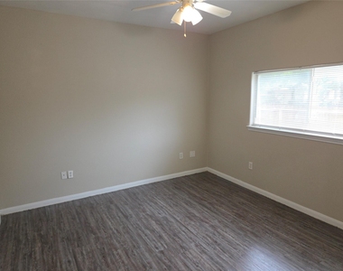 10015 Wiloak Street - Photo Thumbnail 10
