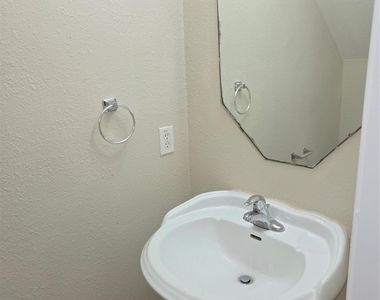 10015 Wiloak Street - Photo Thumbnail 7