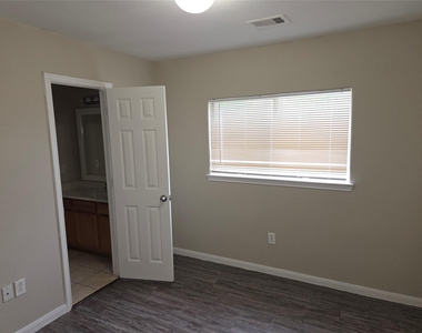10015 Wiloak Street - Photo Thumbnail 8