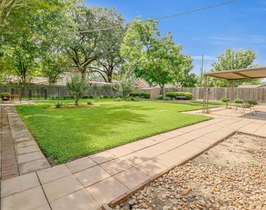 805 Bluebonnet Lane - Photo Thumbnail 14