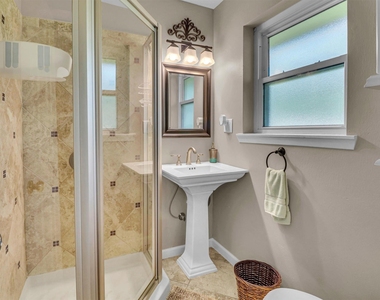 805 Bluebonnet Lane - Photo Thumbnail 21