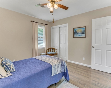 805 Bluebonnet Lane - Photo Thumbnail 35