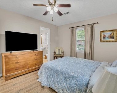 805 Bluebonnet Lane - Photo Thumbnail 24