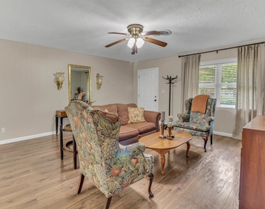 805 Bluebonnet Lane - Photo Thumbnail 31
