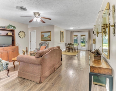 805 Bluebonnet Lane - Photo Thumbnail 32