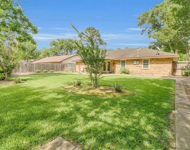 805 Bluebonnet Lane - Photo Thumbnail 13