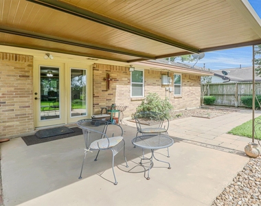 805 Bluebonnet Lane - Photo Thumbnail 15
