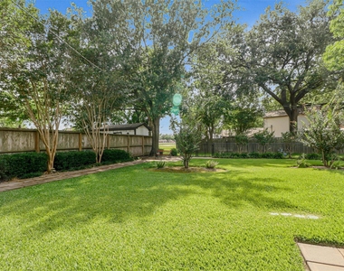 805 Bluebonnet Lane - Photo Thumbnail 7