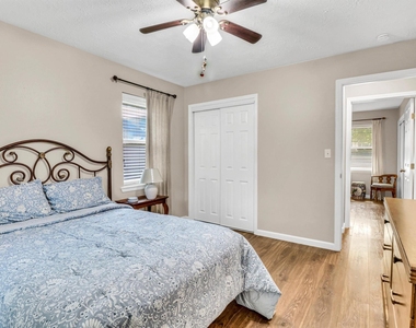 805 Bluebonnet Lane - Photo Thumbnail 22