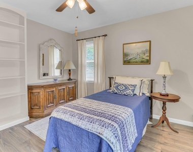 805 Bluebonnet Lane - Photo Thumbnail 34