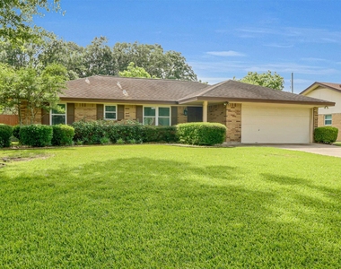 805 Bluebonnet Lane - Photo Thumbnail 1