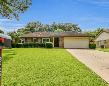 805 Bluebonnet Lane - Photo Thumbnail 5