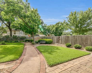 805 Bluebonnet Lane - Photo Thumbnail 8