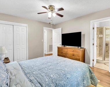 805 Bluebonnet Lane - Photo Thumbnail 23