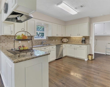 805 Bluebonnet Lane - Photo Thumbnail 29