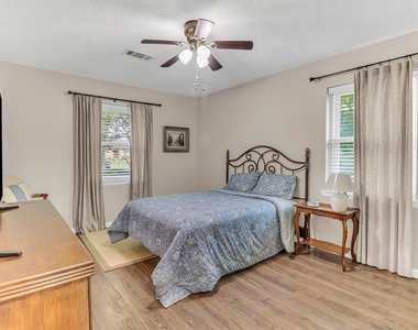805 Bluebonnet Lane - Photo Thumbnail 41