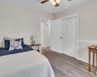 805 Bluebonnet Lane - Photo Thumbnail 18