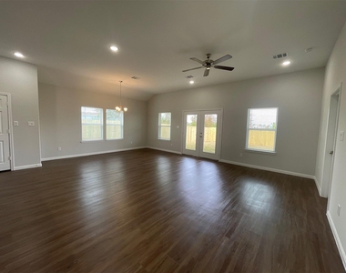 1055 Road 5736 - Photo Thumbnail 4