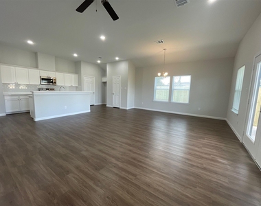1055 Road 5736 - Photo Thumbnail 3