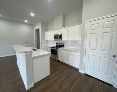 1055 Road 5736 - Photo Thumbnail 6