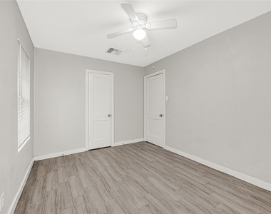 5009 Bataan Road - Photo Thumbnail 19