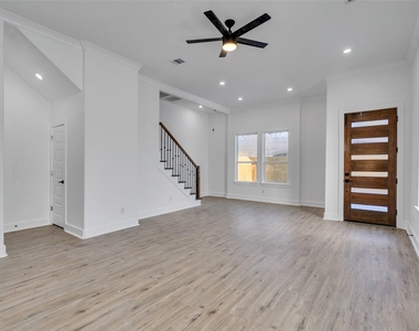 5128 Clover Street - Photo Thumbnail 7