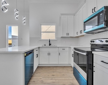 5128 Clover Street - Photo Thumbnail 10