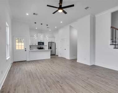 5128 Clover Street - Photo Thumbnail 3