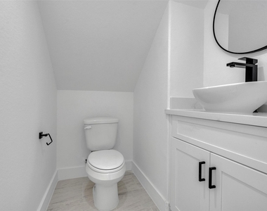 5128 Clover Street - Photo Thumbnail 14