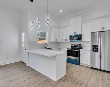 5128 Clover Street - Photo Thumbnail 9
