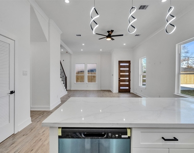 5128 Clover Street - Photo Thumbnail 12