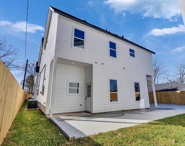 5128 Clover Street - Photo Thumbnail 24