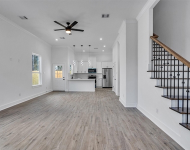 5128 Clover Street - Photo Thumbnail 4