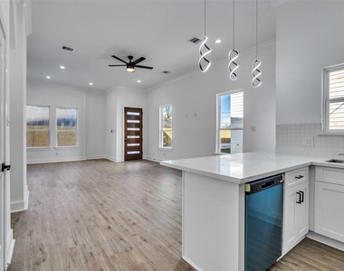5128 Clover Street - Photo Thumbnail 11