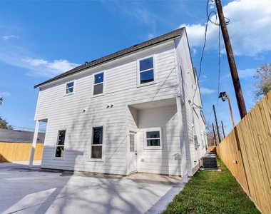 5128 Clover Street - Photo Thumbnail 28